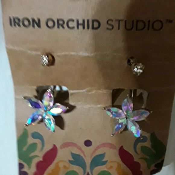 Flower dangle earrings and small diamond studs - Picture 1 of 1
